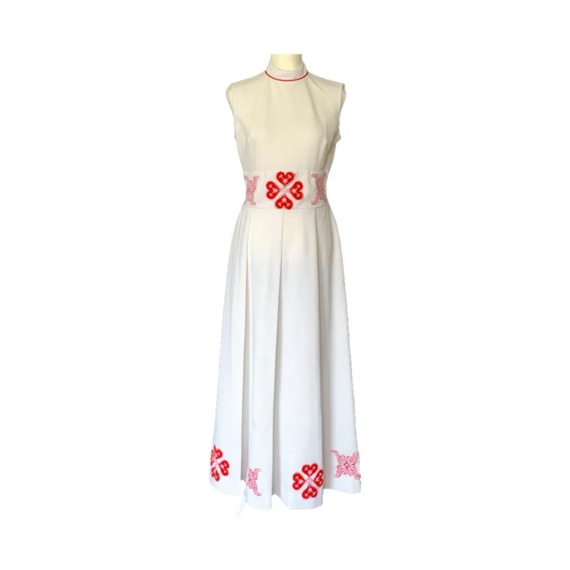 1960s White & Red Peasant Dress with Red Flower Appliques. Bohemian Girls this is for You!